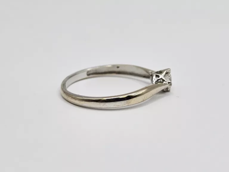 pierscionek-z-bialego-zlota-diament-585-r16-153g-plec-15851-1