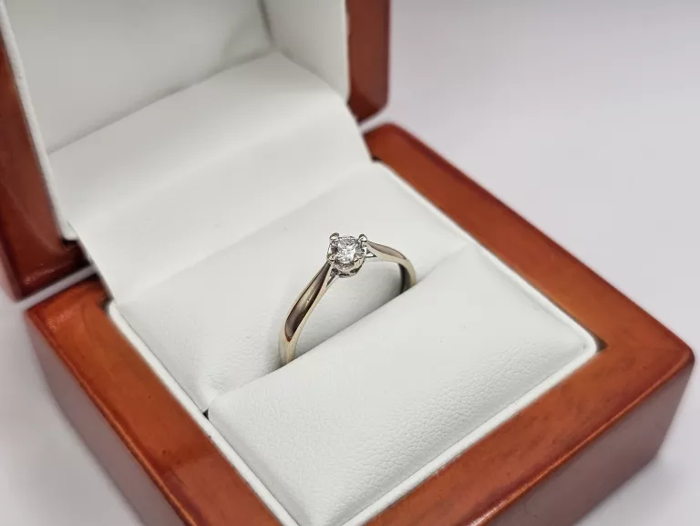 pierscionek-z-bialego-zlota-diament-585-r16-153g-rozmiarsrednica-wew-mm-372-16