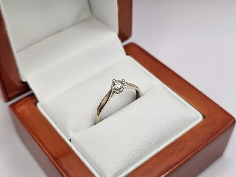 pierscionek-z-bialego-zlota-diament-585-r16-153g-kolor-dominujacy-205826-225106