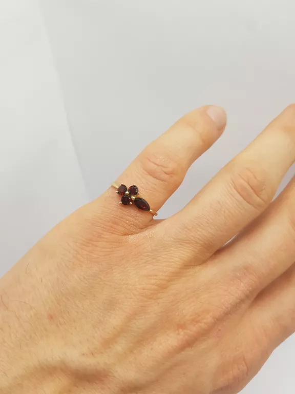 wyrob-jubilerski-gustowny-pierscionek-zloto-585-od-lombard-trzebnica-material-zloto