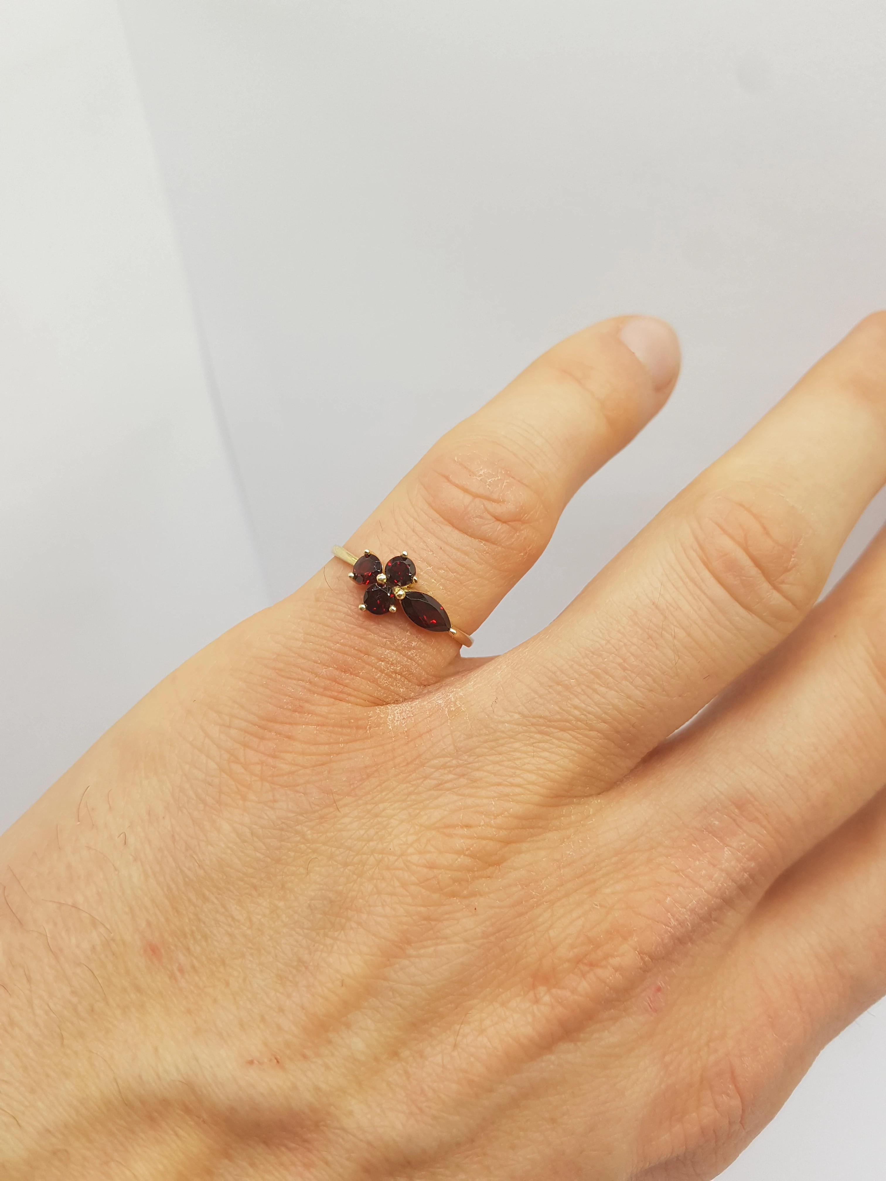 wyrob-jubilerski-gustowny-pierscionek-zloto-585-od-lombard-trzebnica-material-zloto