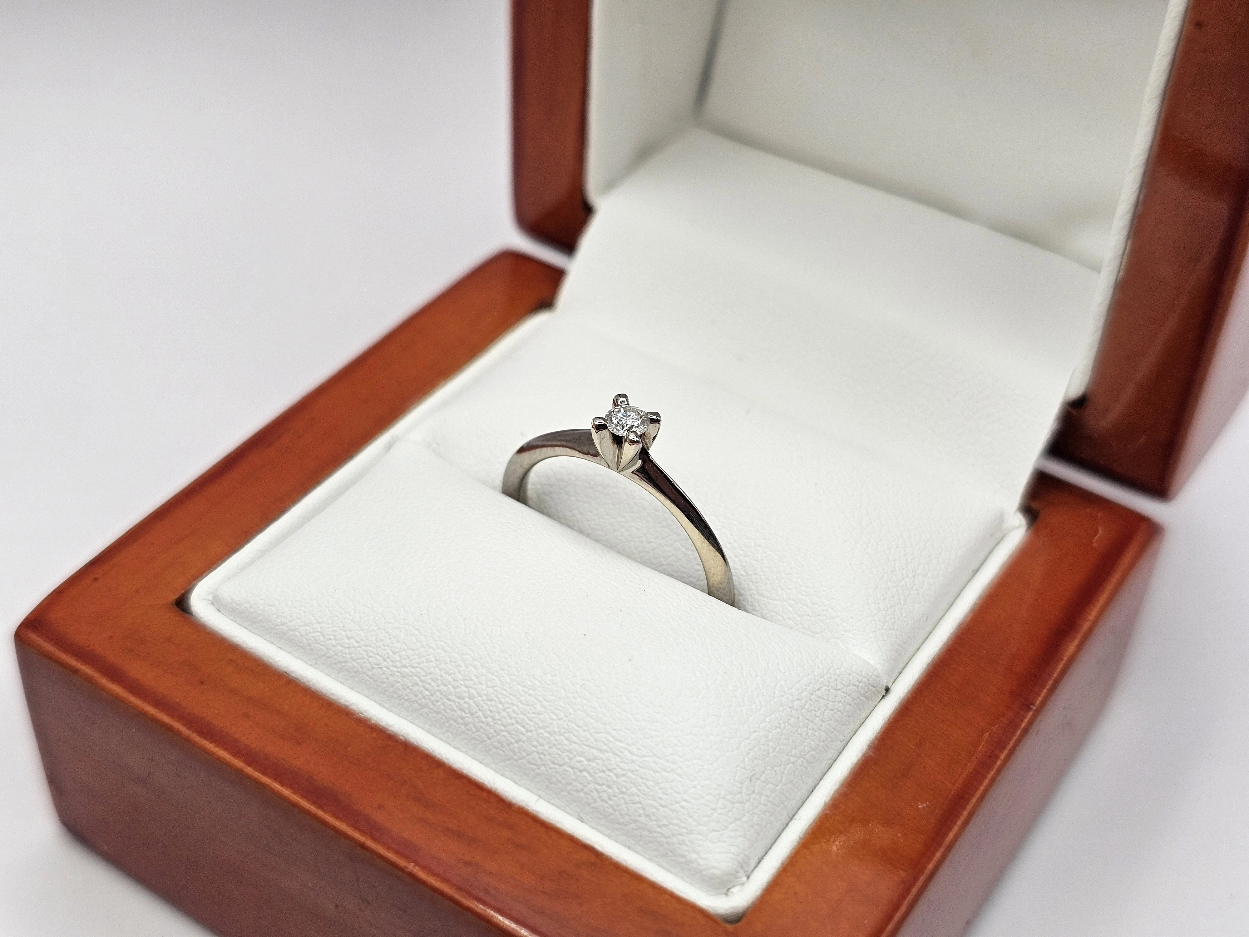 pierscionek-z-bialego-zlota-diament-585-r10-191g-material-15835-2