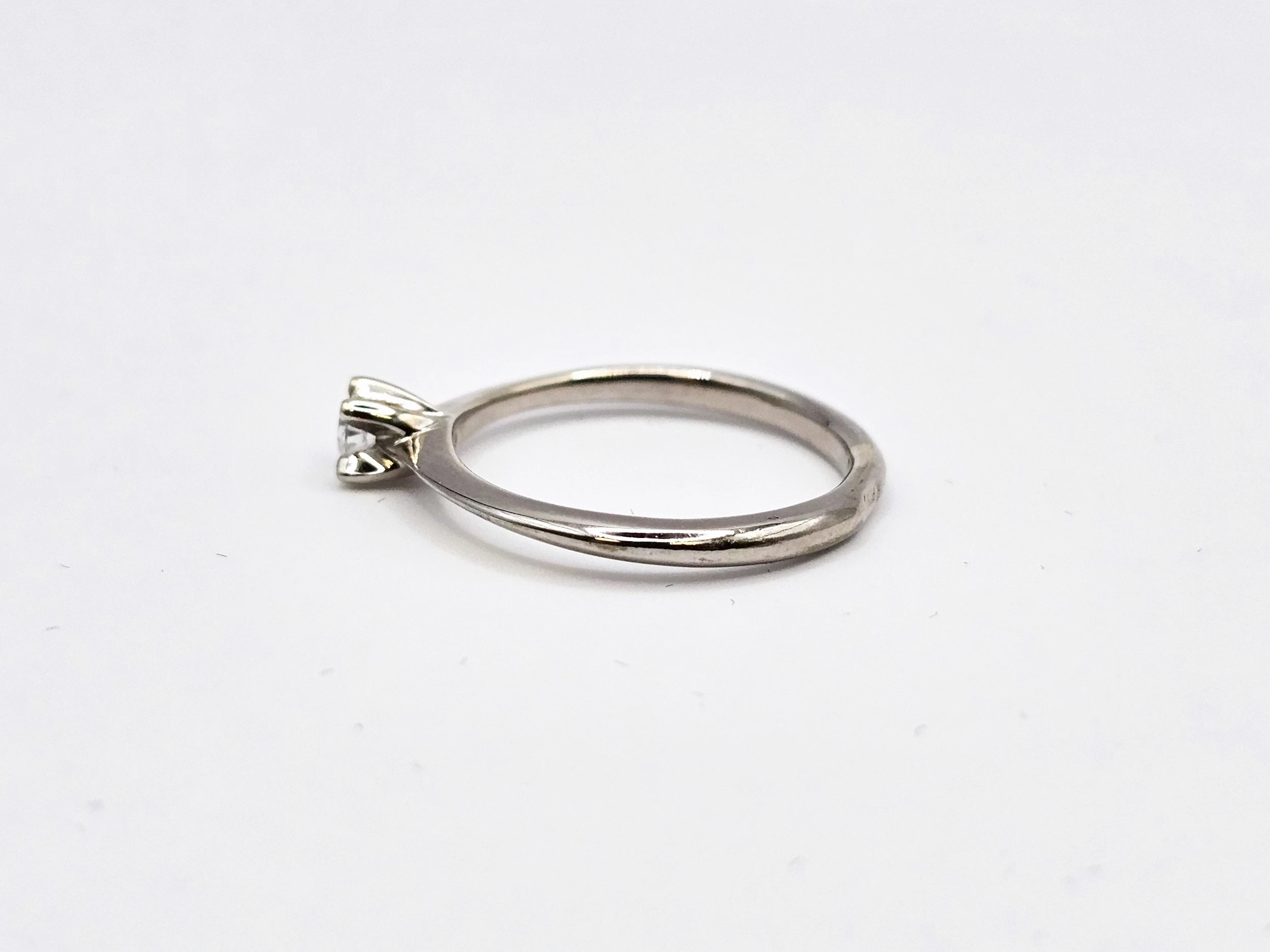 pierscionek-z-bialego-zlota-diament-585-r10-191g-motyw-129129-1645690