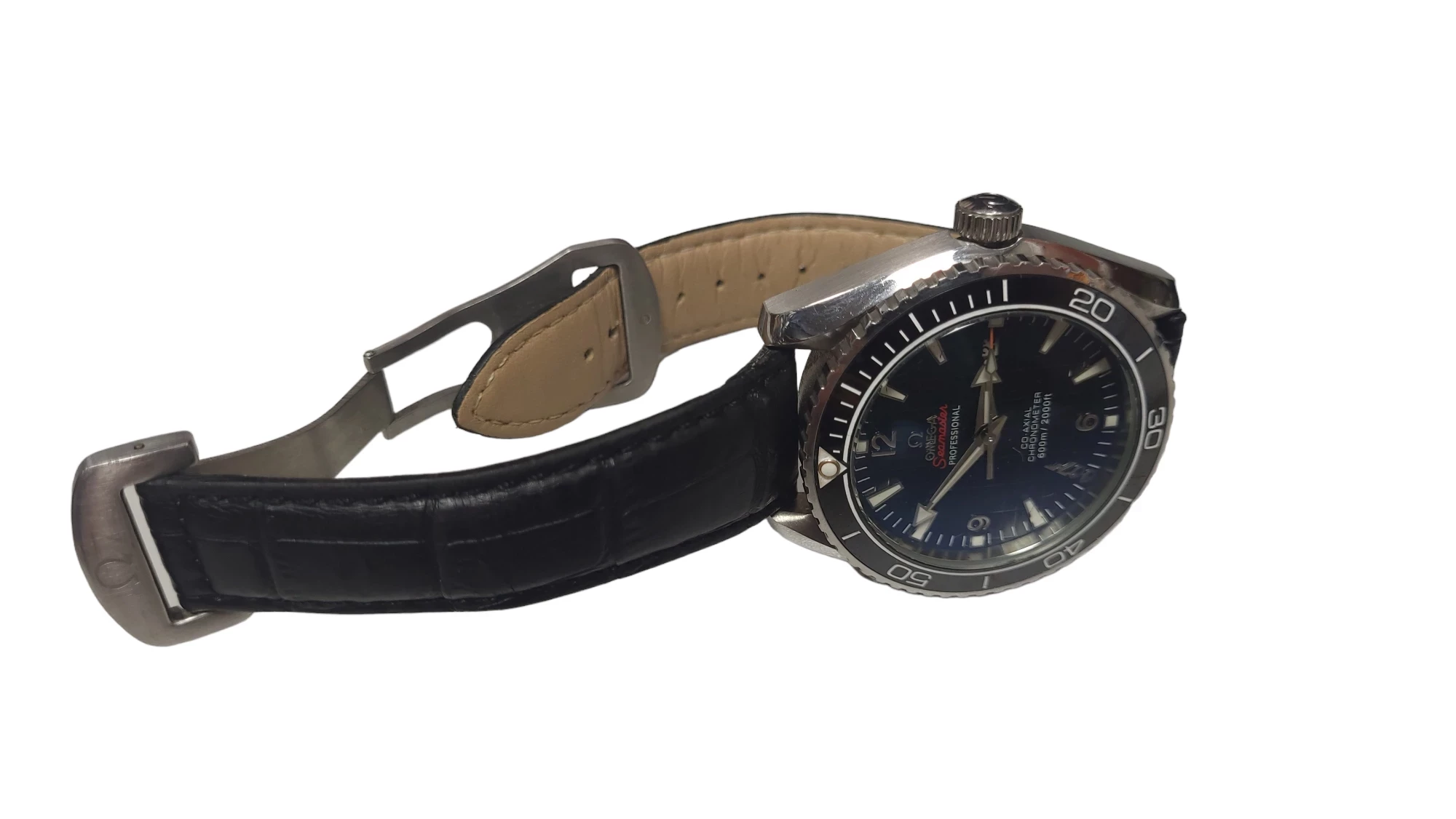 replika-zegarka-omega-seamaster-uszkodzona-koronka-mechanizm-mechaniczny