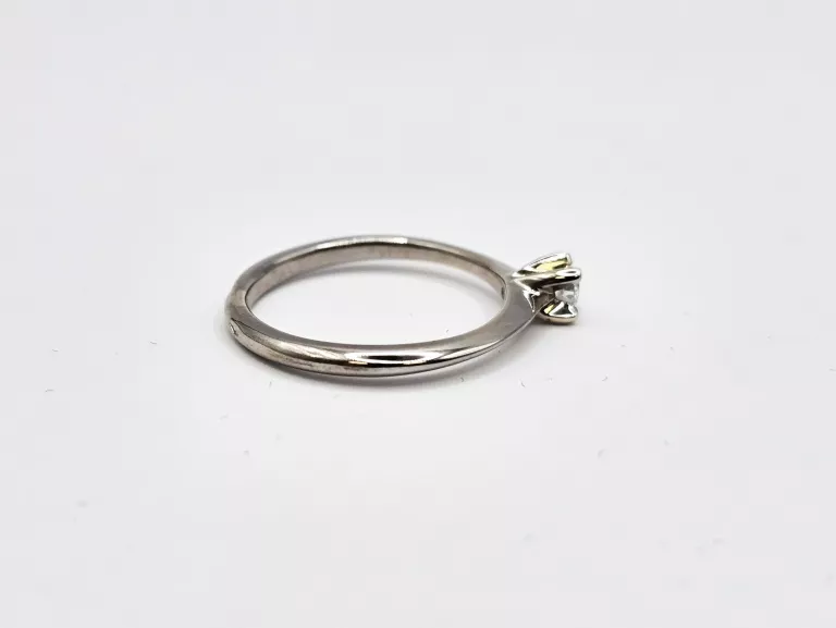 pierscionek-z-bialego-zlota-diament-585-r10-191g-proba-zlota-206646-228254