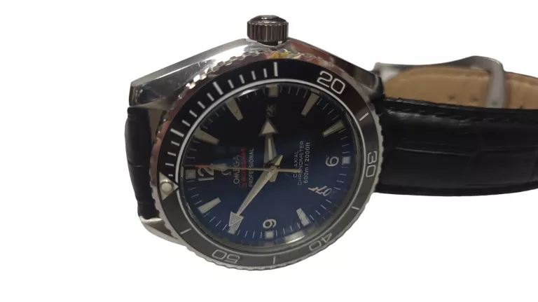 replika-zegarka-omega-seamaster-uszkodzona-koronka-rodzaj-analogowe