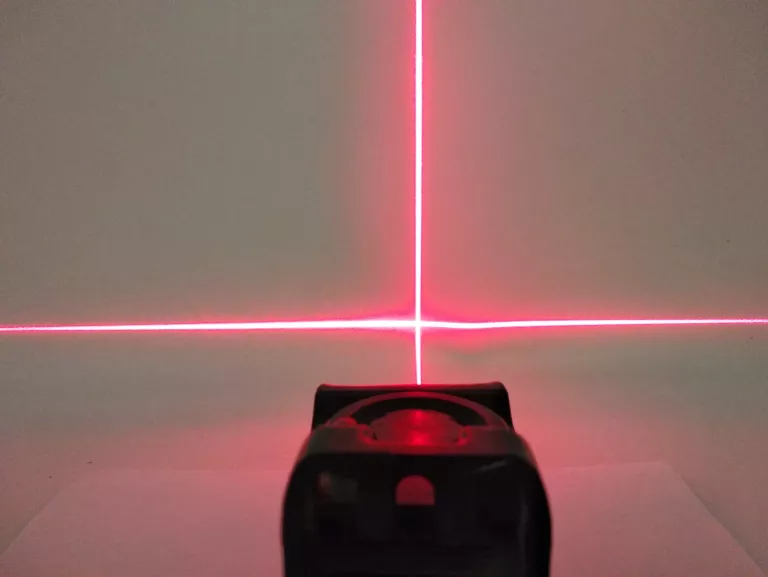 POZIOMICA LASEROWA DEWALT DW088 CZERWONA WIĄZKA
