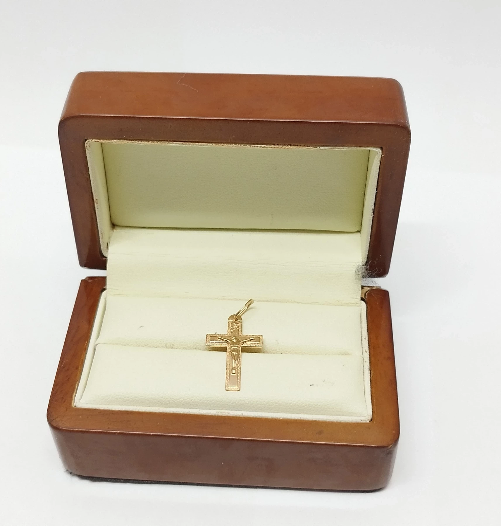 zloty-krzyzyk-096gr-585pr-ean-gtin-8021696345222