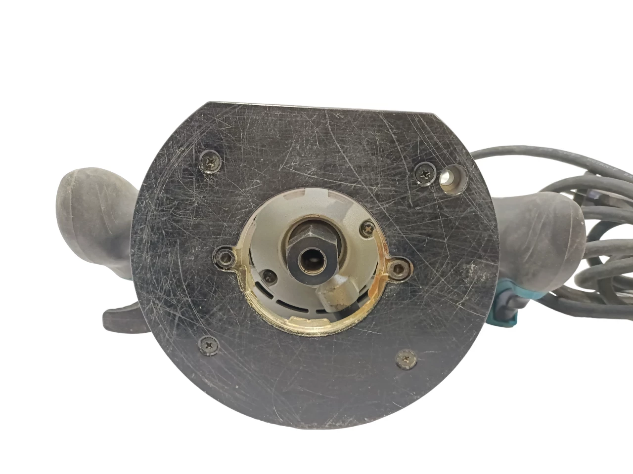 makita-rp2303fcxj-frezarka-2100w-zasilanie-sieciowe