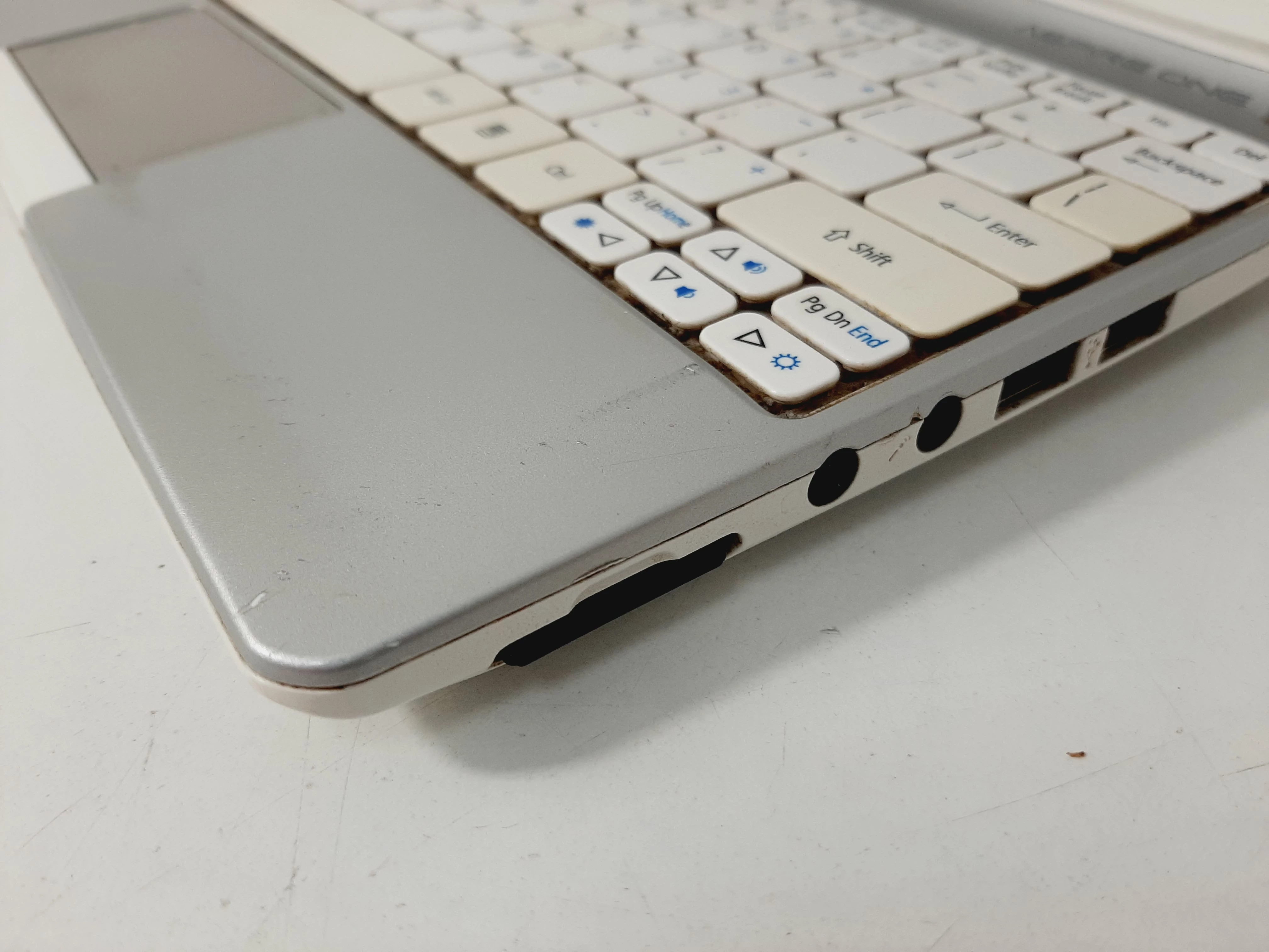 acer-aspire-one-d270-uszkodzona-matryca-seria-procesora-intel-atom