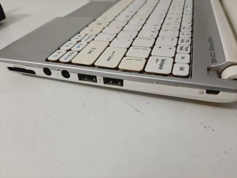 acer-aspire-one-d270-uszkodzona-matryca-liczba-rdzeni-procesora-nie-dotyczy