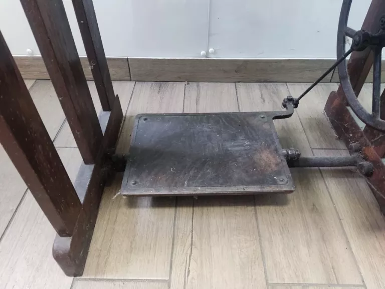 MASZYNA DO SZYCIA PREDOM ŁUCZNIK KL.82 STÓŁ