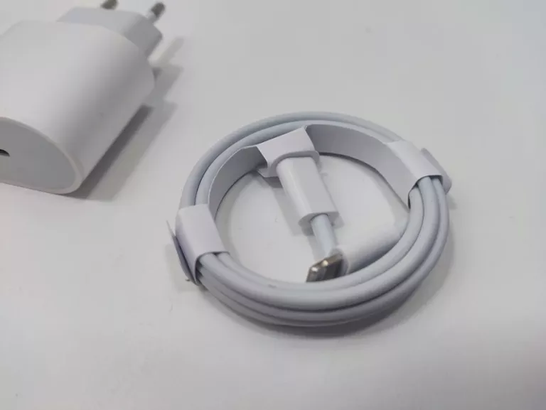 ŁADOWARKA SIECIOWA  IPHONE IPAD IPOD 2,4A 12 W