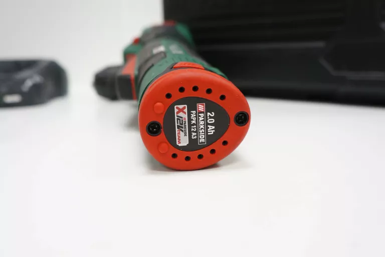 akumulatorowa-wiertarko-wkretarka-katowa-parkside-pwbsa-12-a1-zasilanie-akumulatorowe