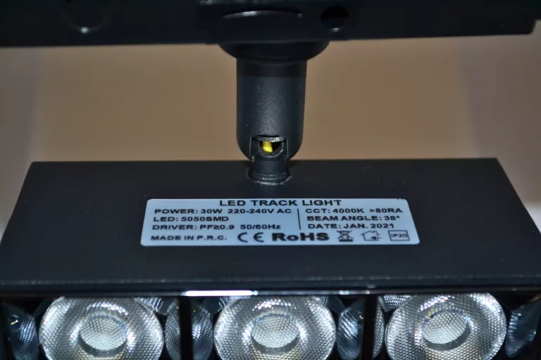 REFLEKTOR LED 30W+PUDEŁKO