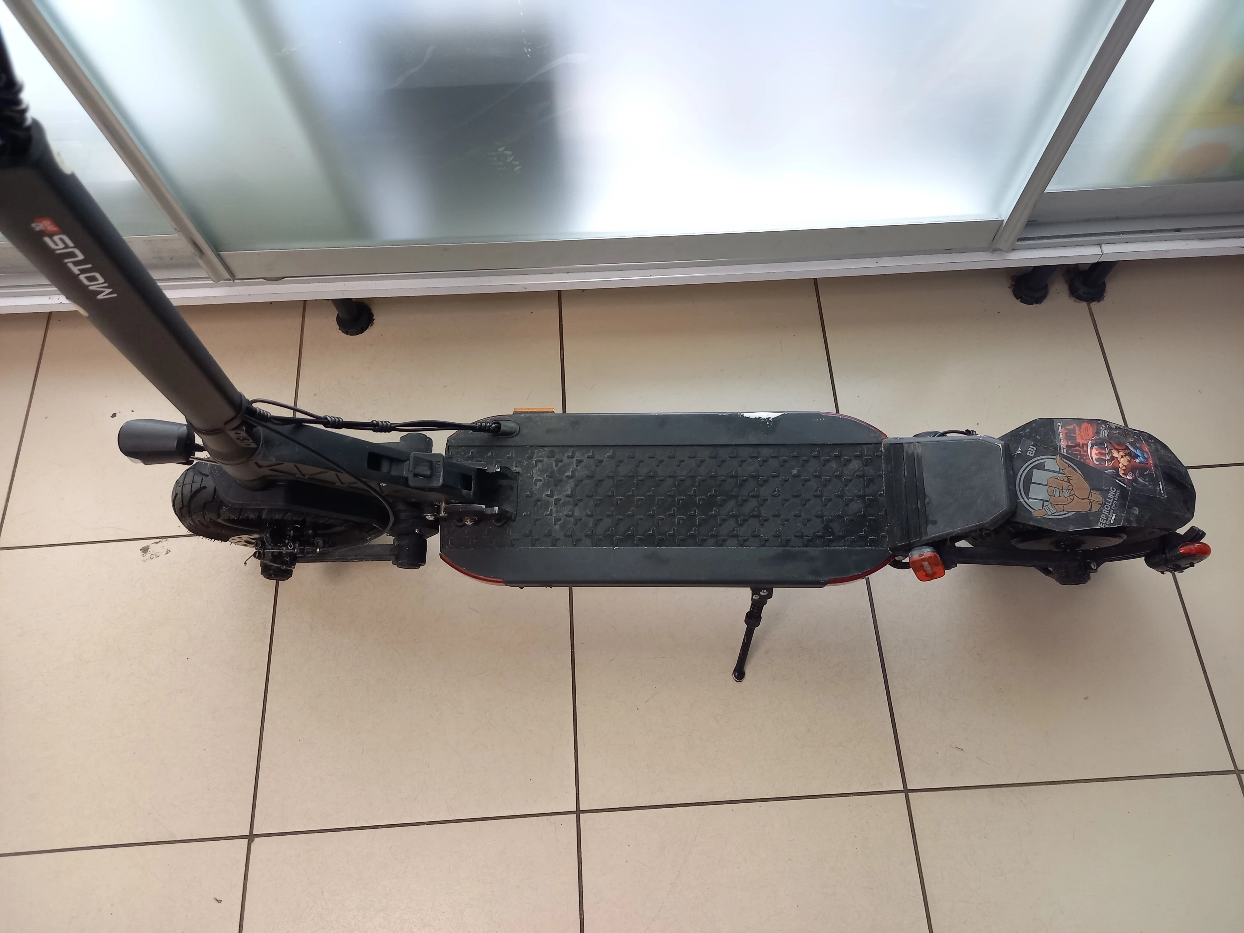 hulajnoga-elektryczna-motus-10-pro-marka-motus