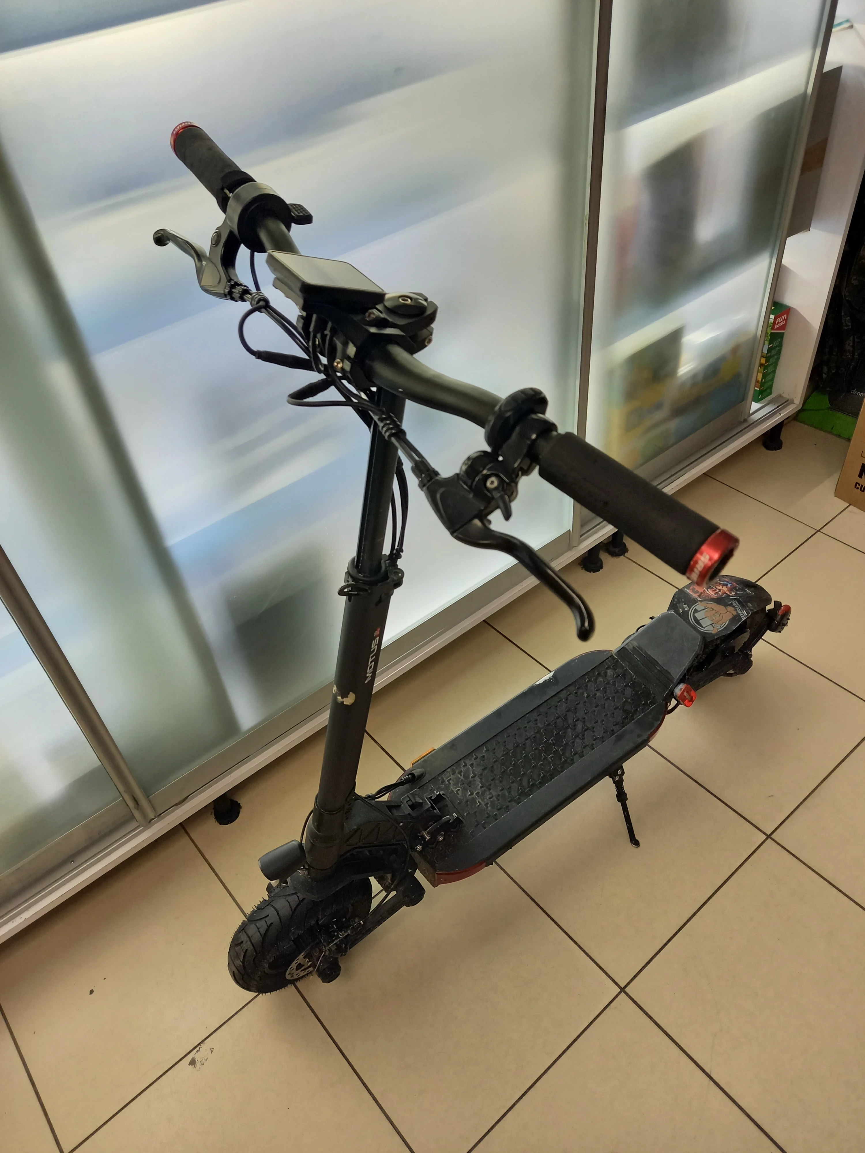 hulajnoga-elektryczna-motus-10-pro-waga-2270