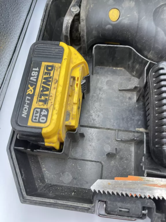 PIŁA DEWALT DCS380M2 WALIZKA 2 X AKU