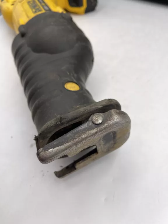 PIŁA DEWALT DCS380M2 WALIZKA 2 X AKU