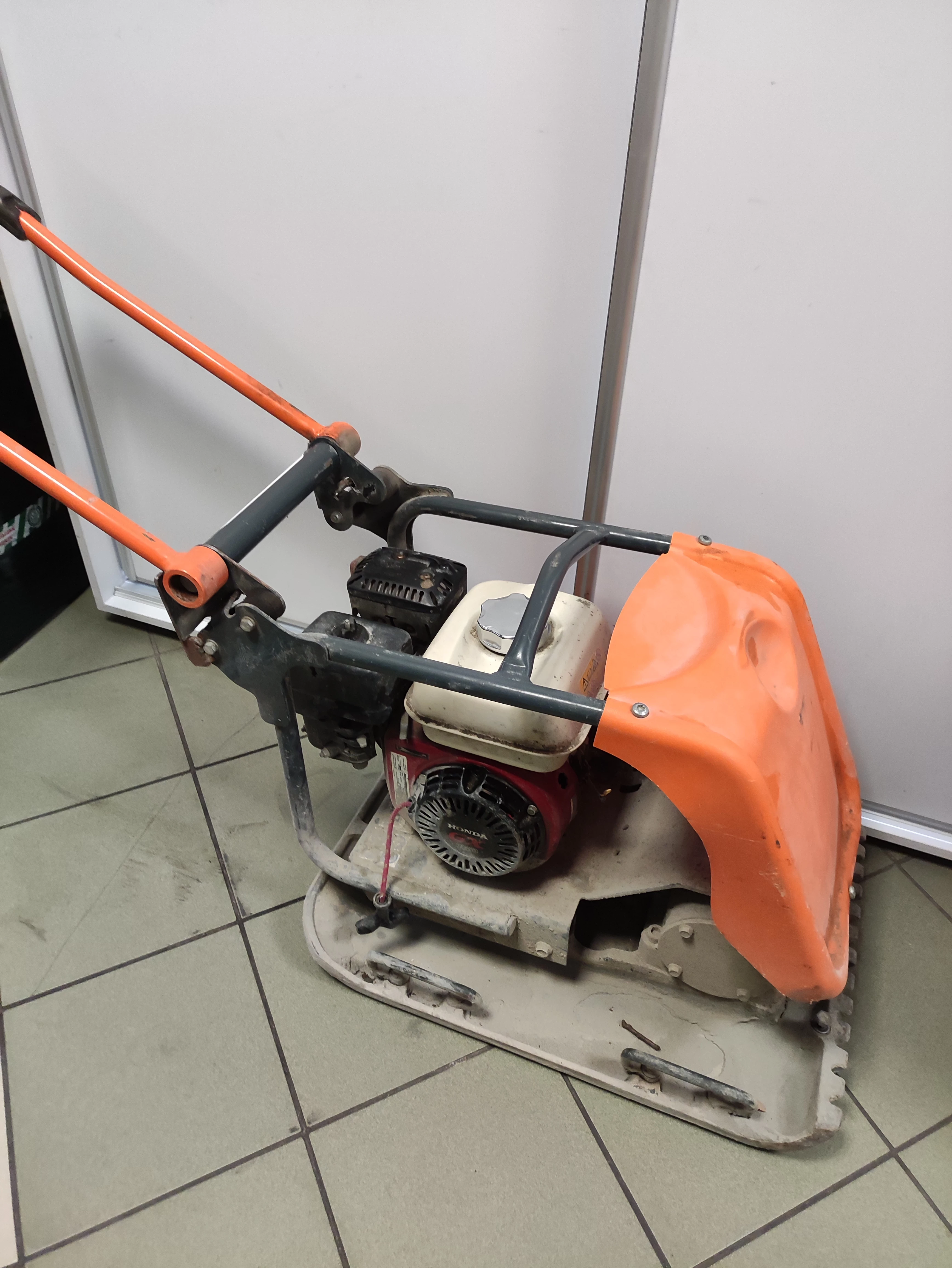 zageszczarka-belle-pcx-2050-rodzaj-zageszczarki-plytowa-ubijak