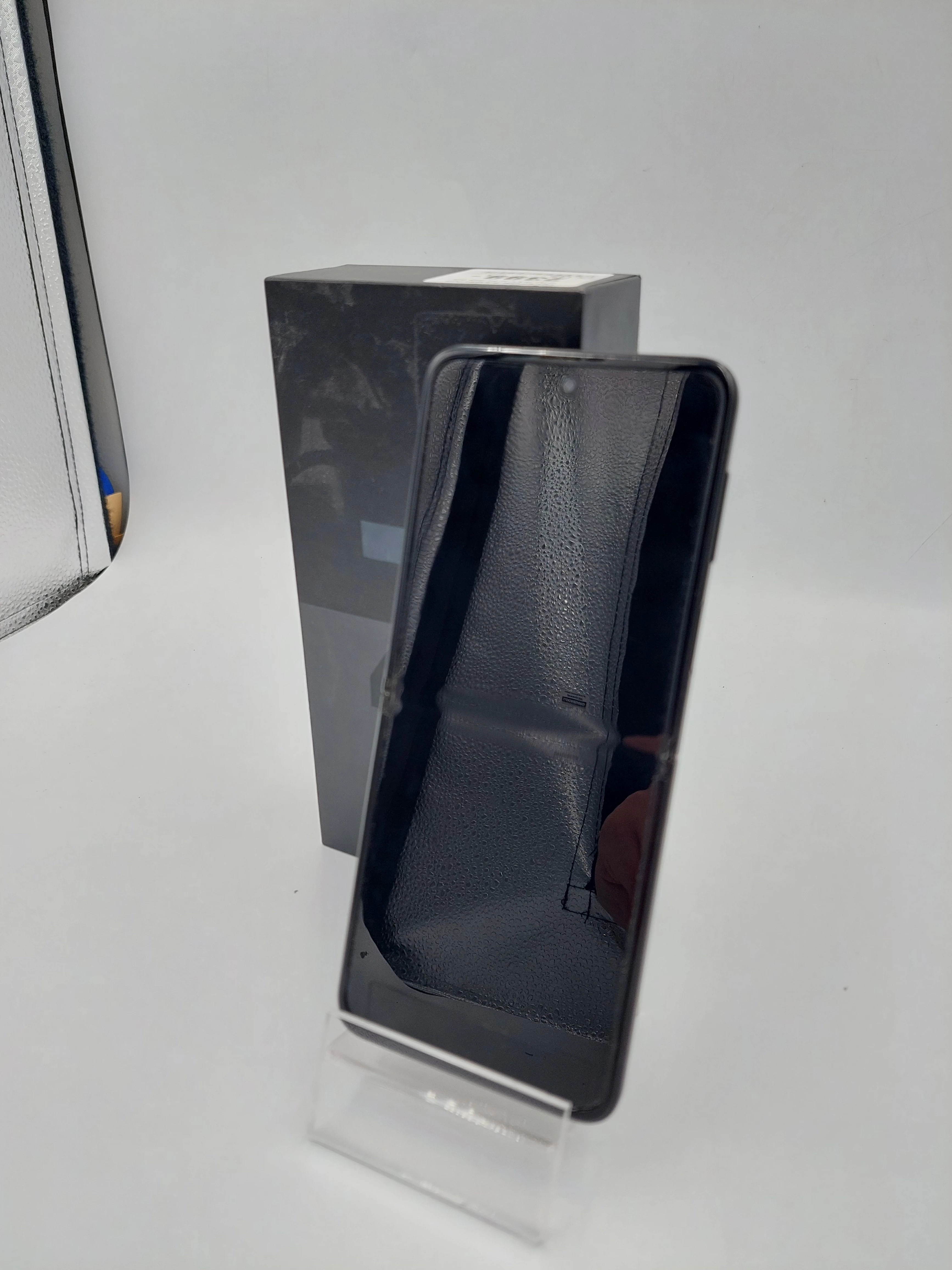 telefon-samsung-galaxy-z-flip3-potluczony-kod-producenta-sm-f711bzkaeue