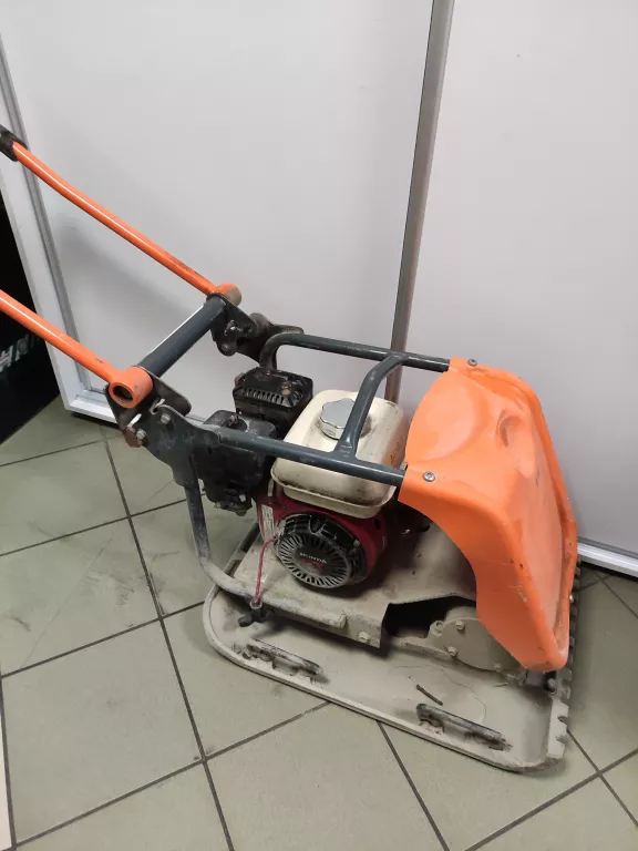 zageszczarka-belle-pcx-2050-rodzaj-zageszczarki-plytowa-ubijak