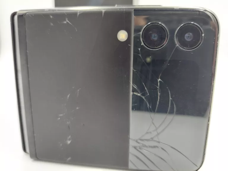 telefon-samsung-galaxy-z-flip3-potluczony-stan-uszkodzony