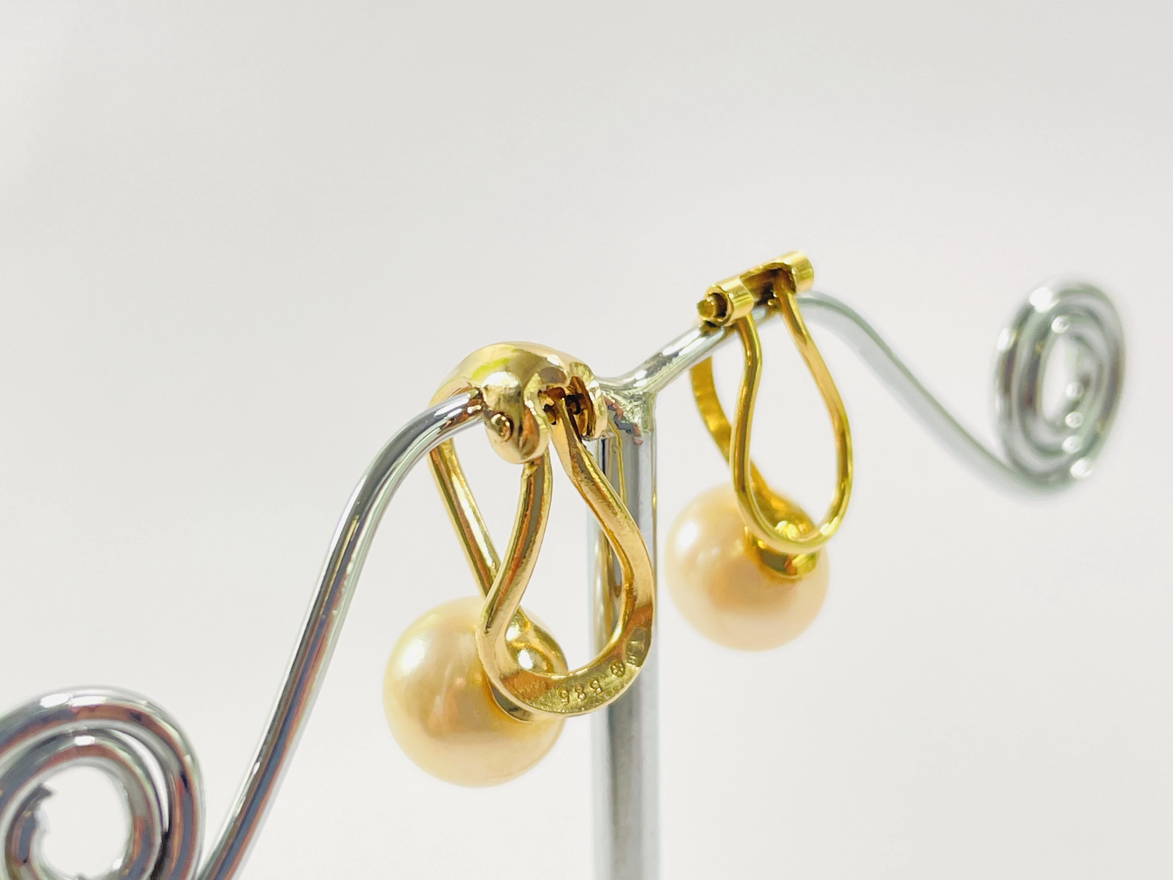 zlote-klipsy-585-z-perlami-hodowlanymi-8mm-303g-certyfikat-kolczyki-motyw-inny