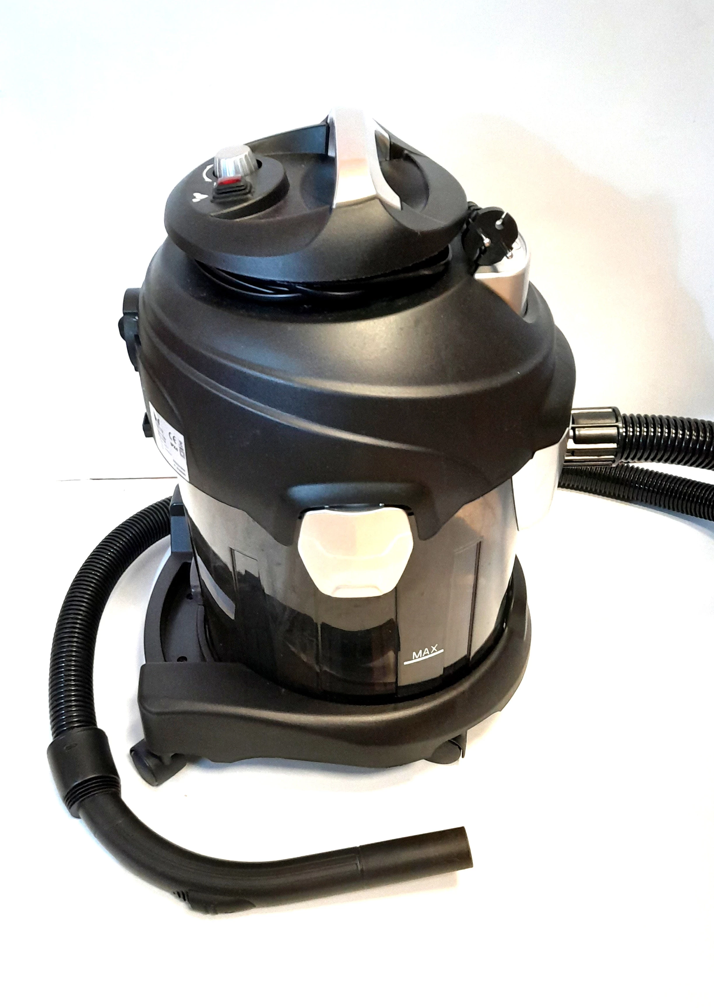 odkurzacz-pioracy-salute-comodo-control-funkcje-odkurzanie-na-sucho-i-mokro