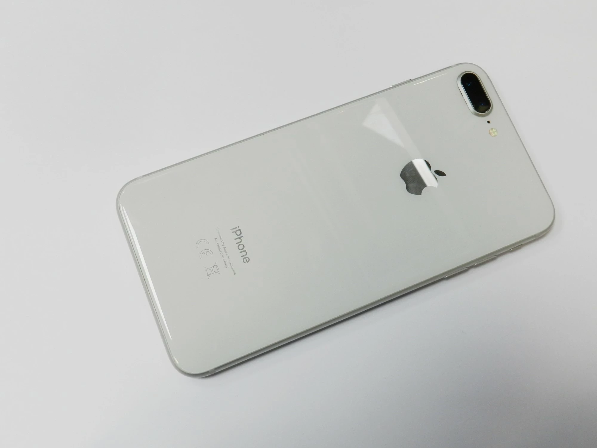 telefon-iphone-8-plus-256-gb-opis-stan-uszkodzony