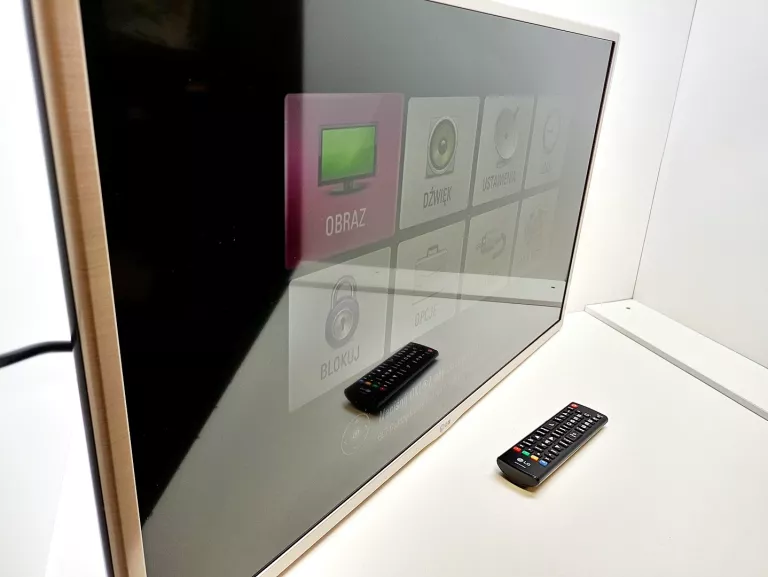 TELEWIZOR LG 32 CALE 32LF5610 +PILOT