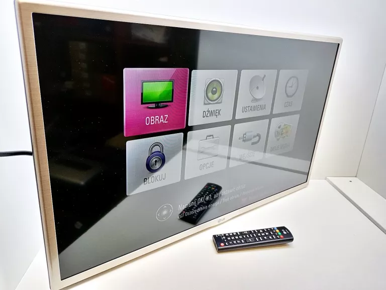 TELEWIZOR LG 32 CALE 32LF5610 +PILOT