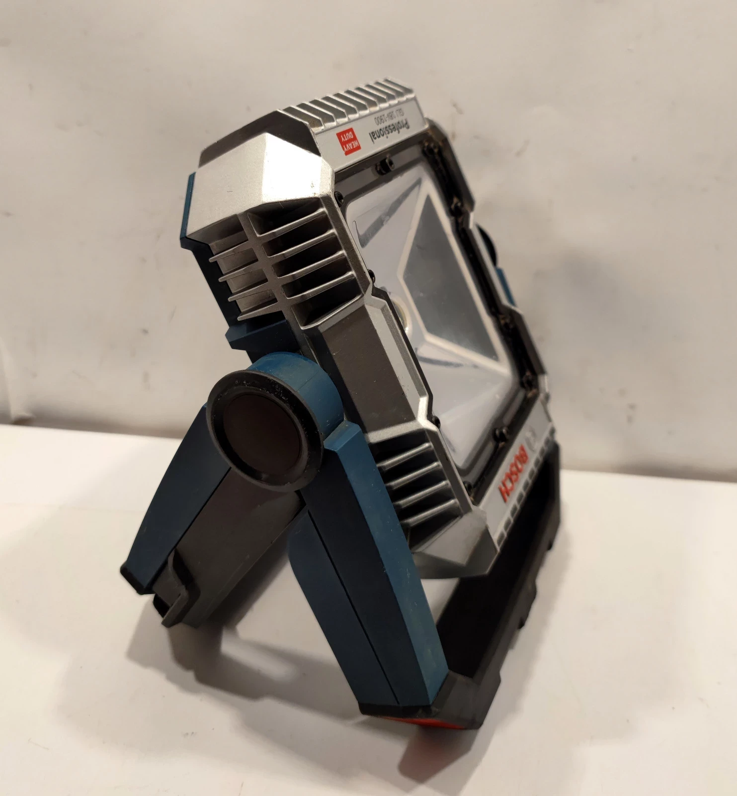 akumulatorowa-lampa-halogen-bosch-gli-18v-1900-stan-uzywany