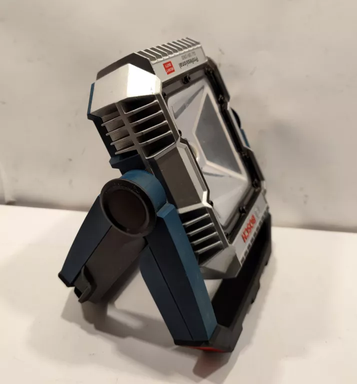 akumulatorowa-lampa-halogen-bosch-gli-18v-1900-stan-uzywany