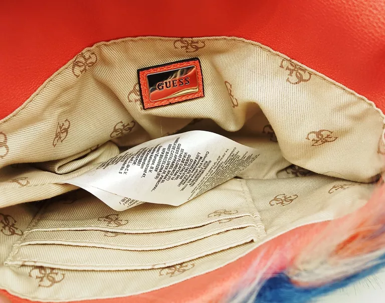 torebka-guess-z-futerkiem-marka-guess