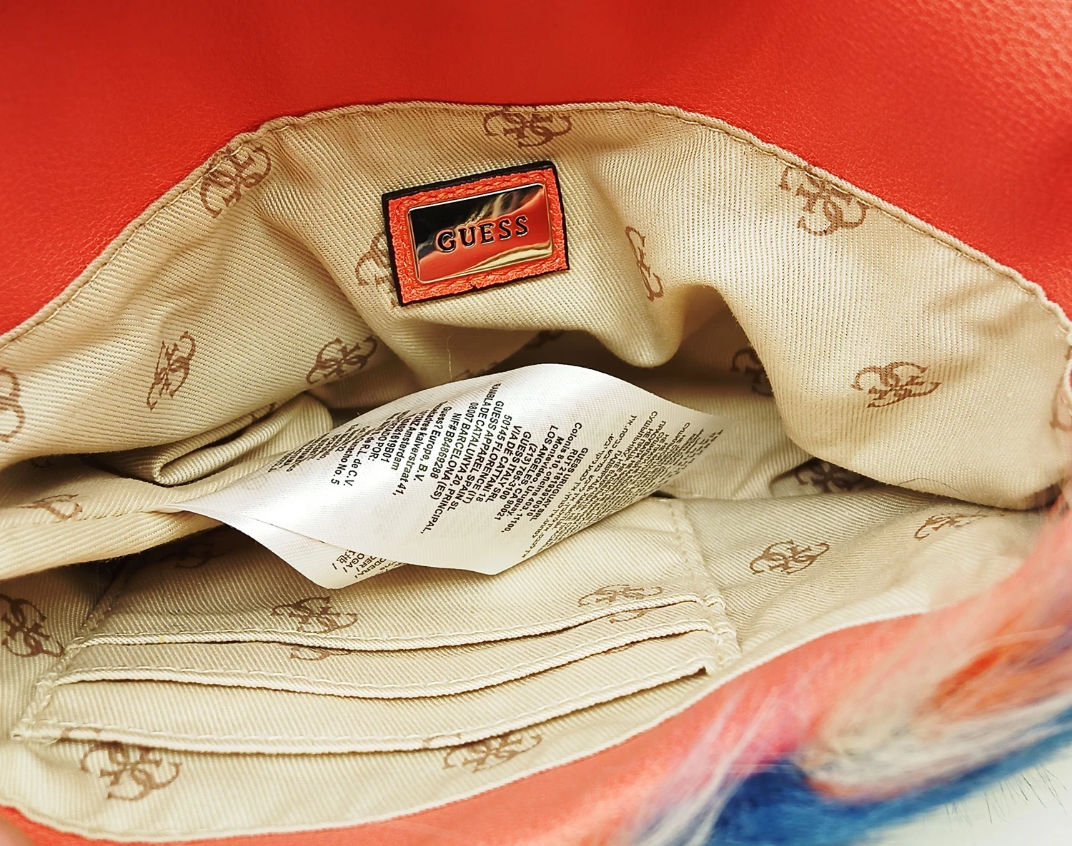 torebka-guess-z-futerkiem-marka-guess