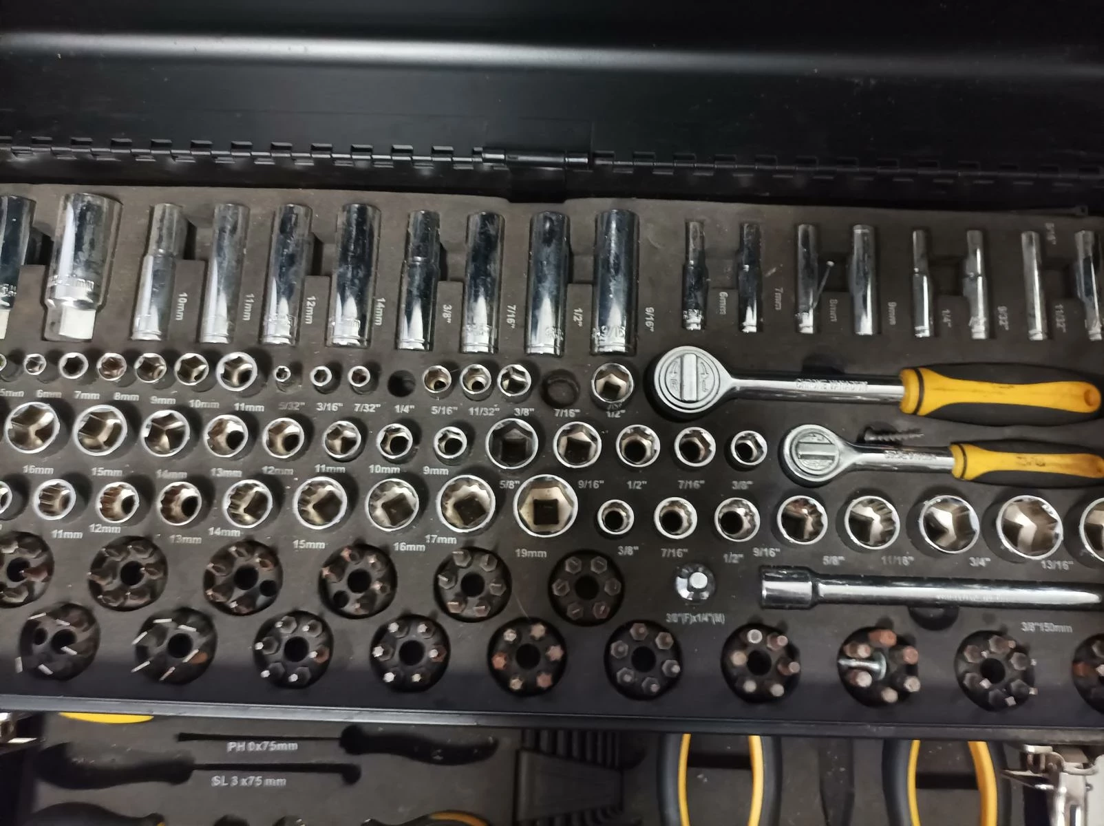 walizka-narzedziowa-klucze-nasaodowe-plaskie-calowe-marka-inna