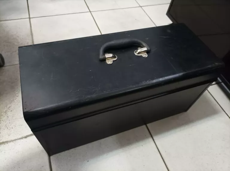 walizka-narzedziowa-klucze-nasaodowe-plaskie-calowe-stan-uzywany