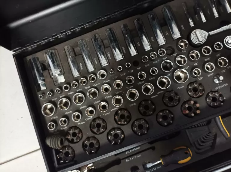 walizka-narzedziowa-klucze-nasaodowe-plaskie-calowe-ean-gtin-11223344