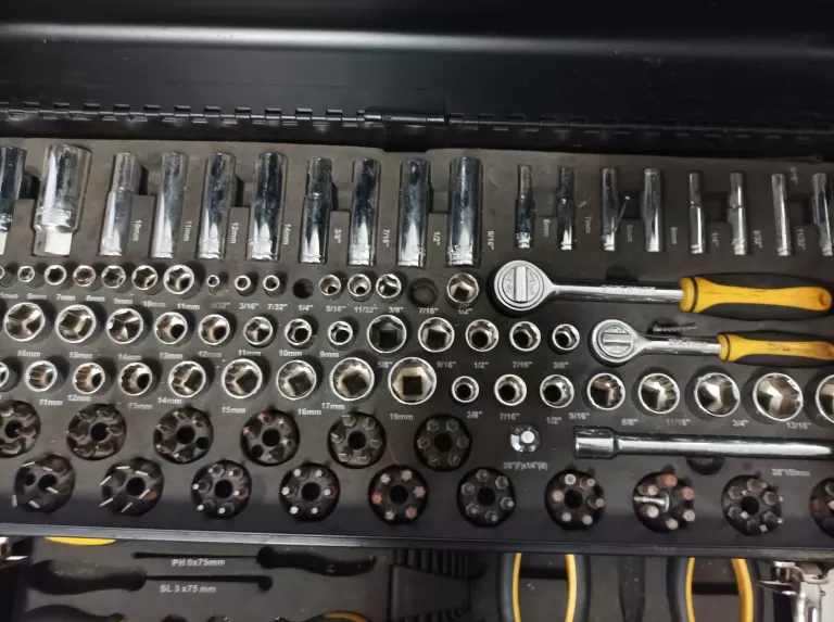 walizka-narzedziowa-klucze-nasaodowe-plaskie-calowe-marka-inna