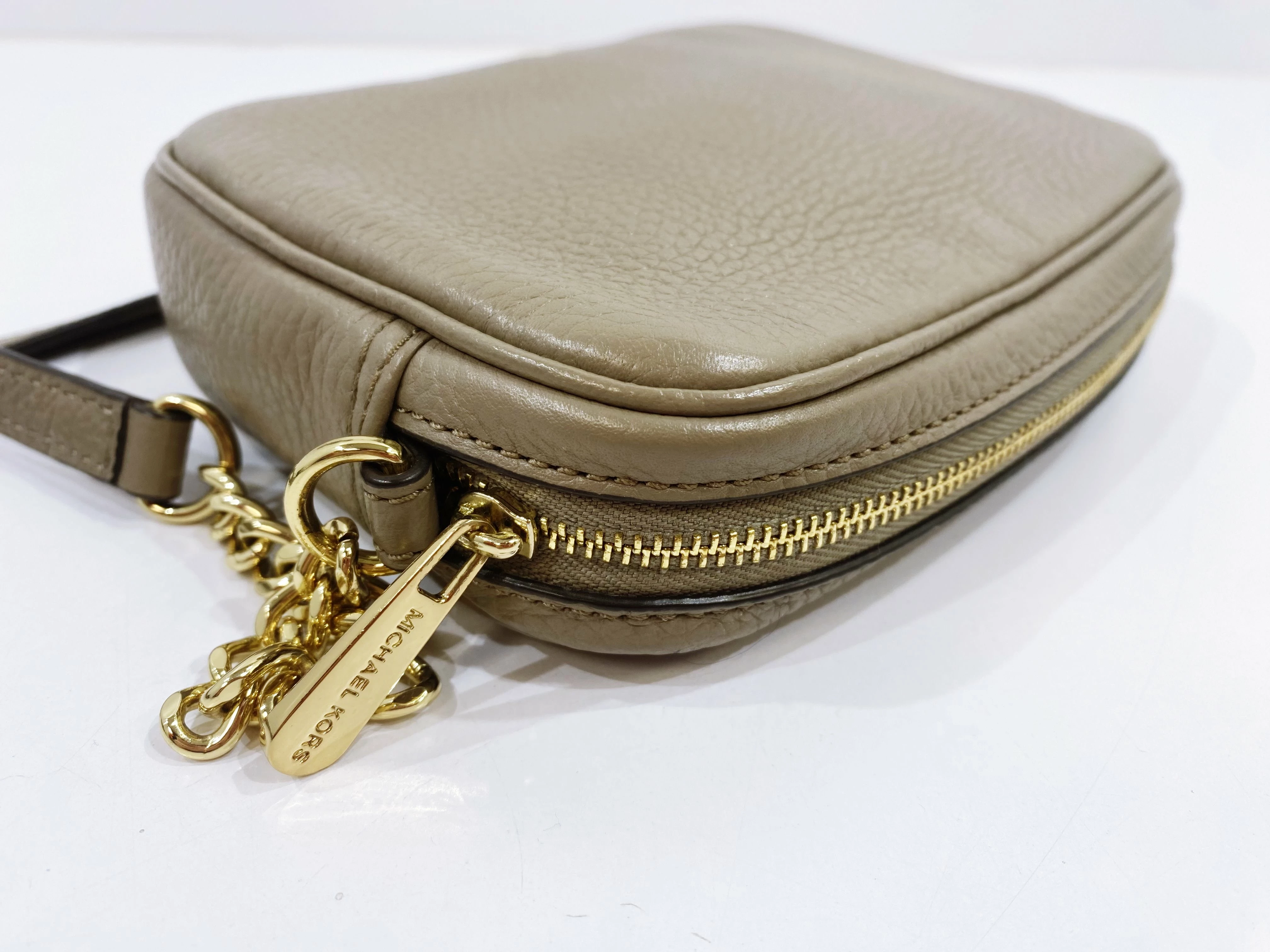 torebka-michael-kors-bezowa-mala-kolor-bezowy