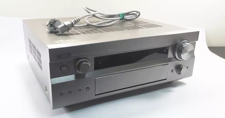 KONKRETNY AMPLITUNER YAMAHA RX-V1500