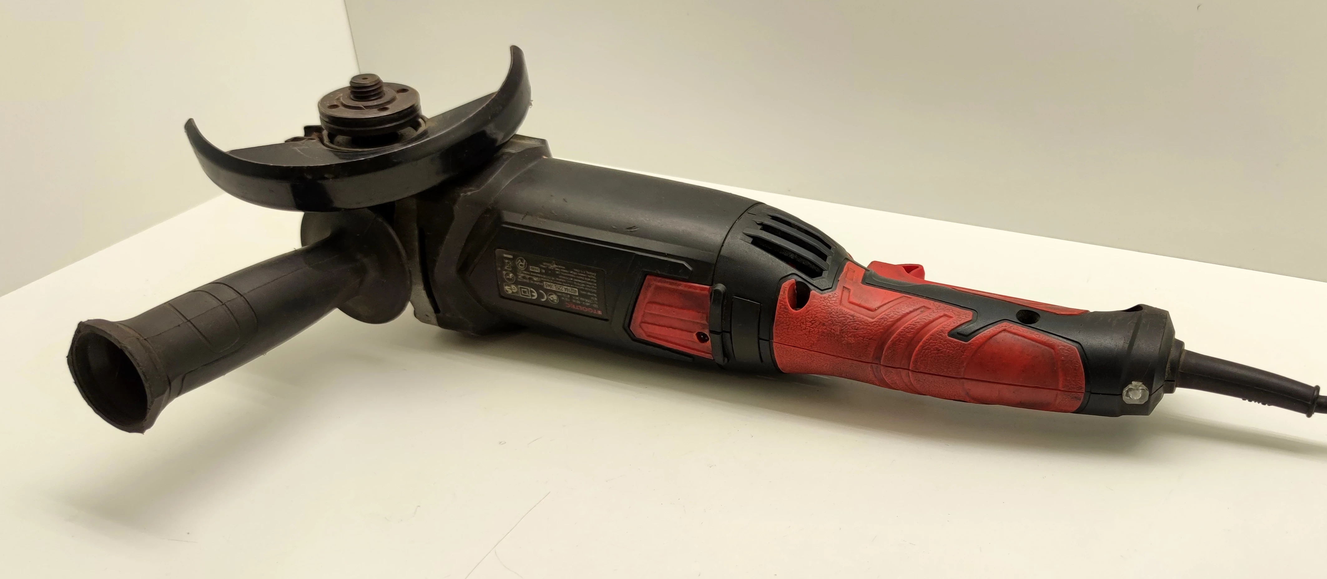 szlifierka-katowa-tooltec-910w-marka-tooltec