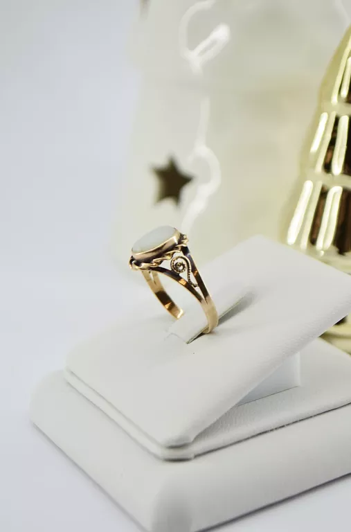 zloty-pierscionek-215g-585p-rodzaj-wyrob-jubilerski