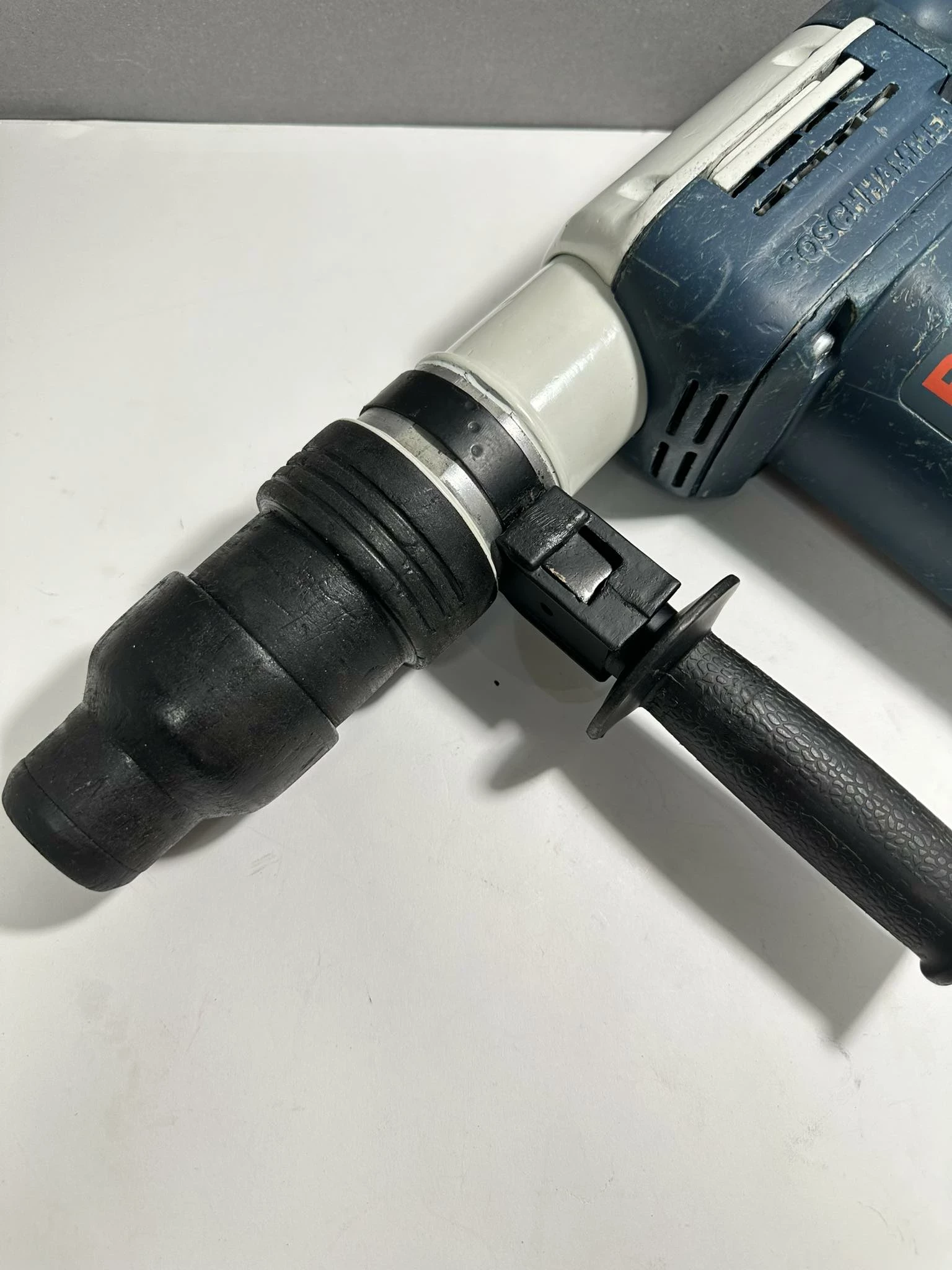 mlot-udarowy-bosch-gsh-388-sds-max-1050w-2002-zasilanie-sieciowe