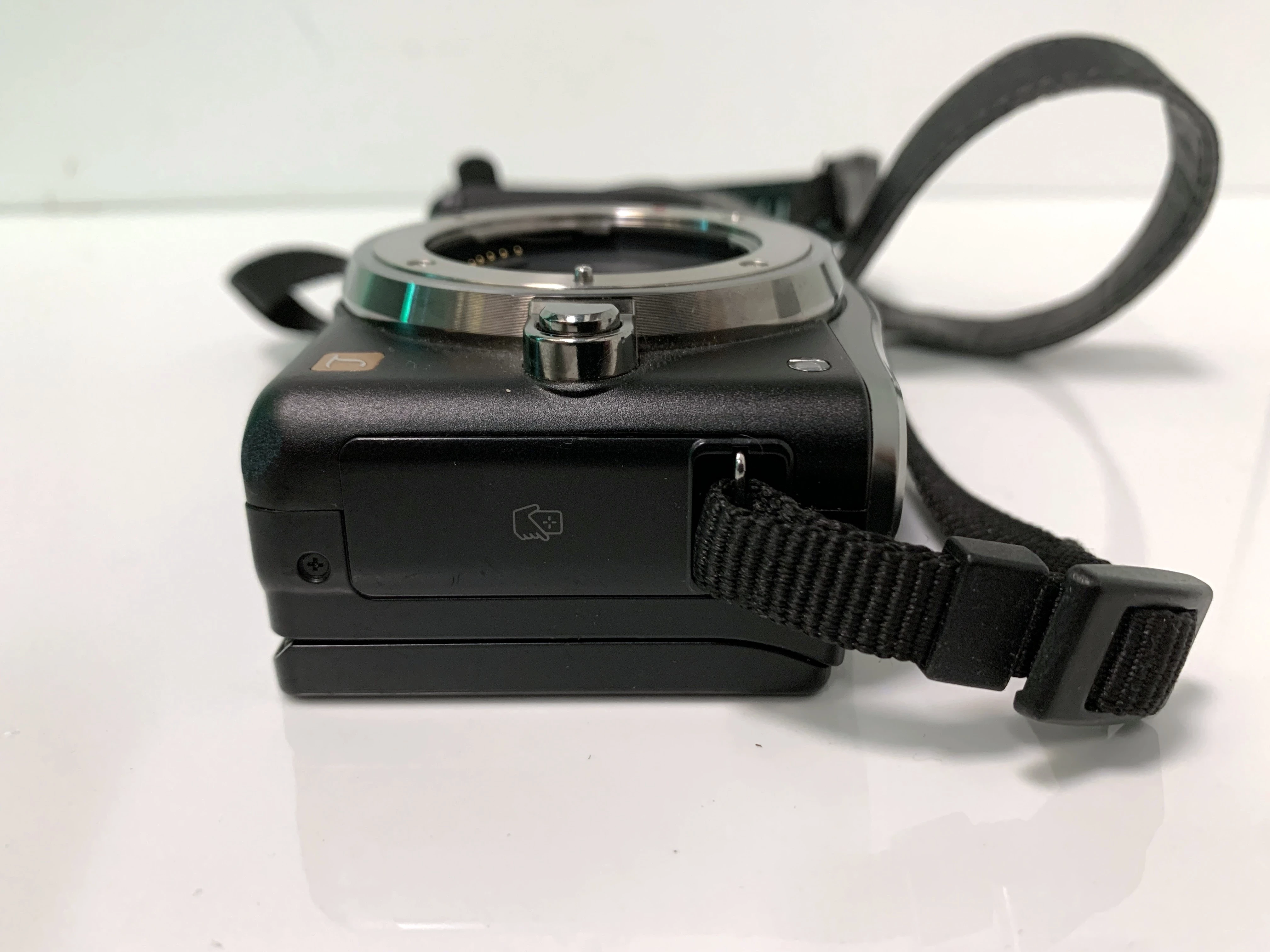 panasonic-lumix-dmc-gf6-lumix-14-42-h-fs-1442a-polecam-w-zestawie-korpus-obiektyw