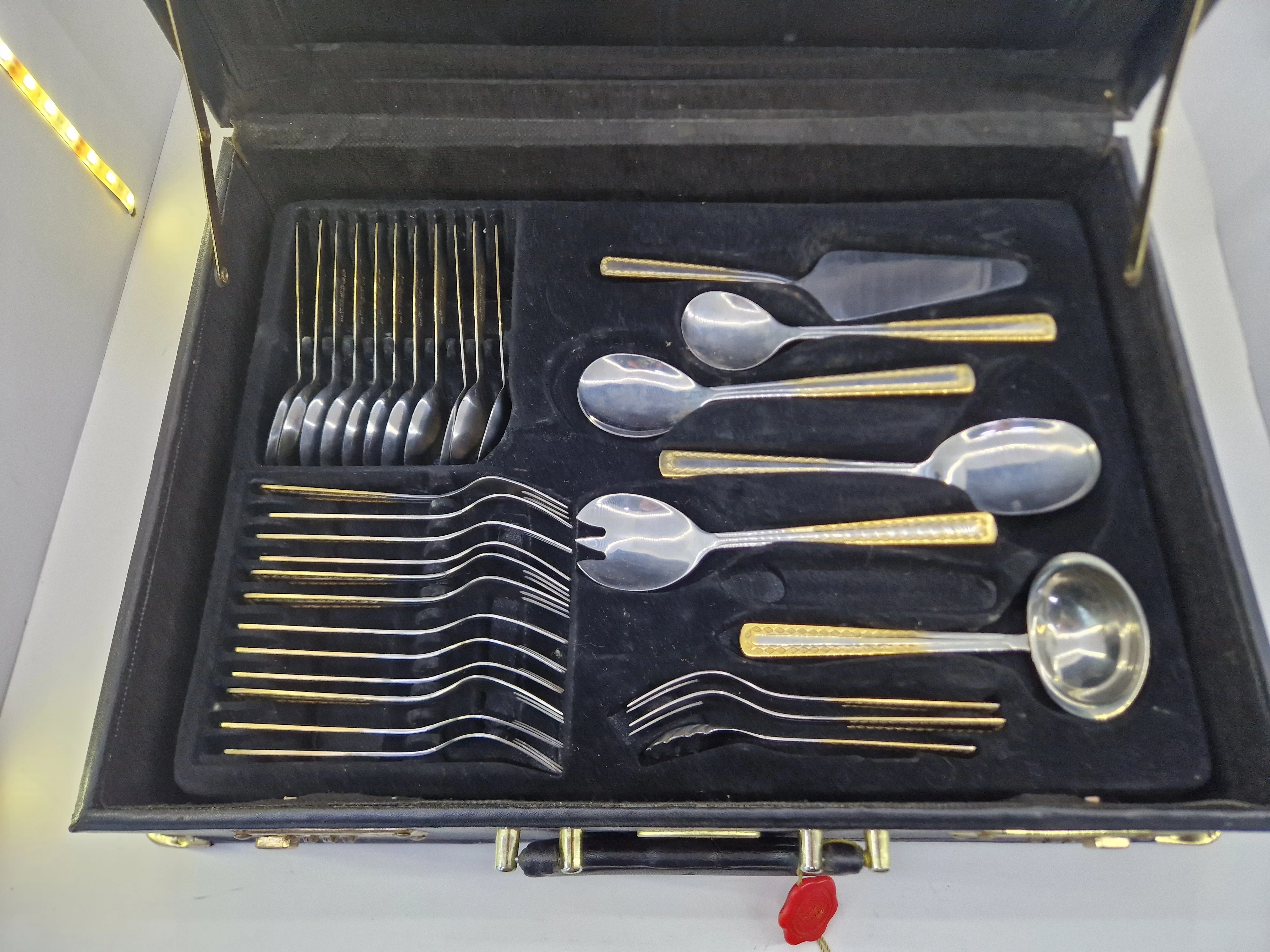 zestaw-sztuccow-solingen-1810-w-walizce-liczba-elementow-w-zestawie-72