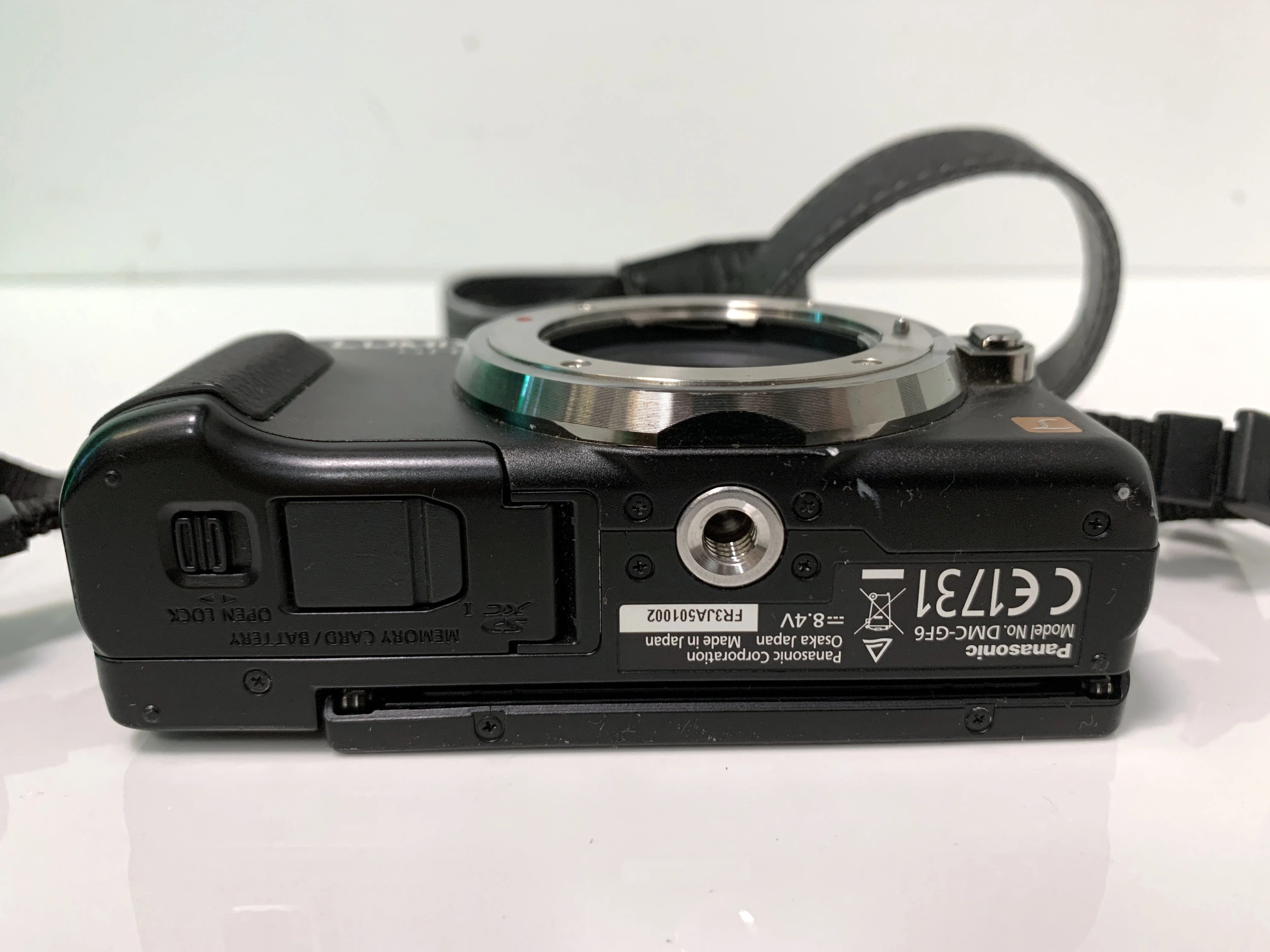 panasonic-lumix-dmc-gf6-lumix-14-42-h-fs-1442a-polecam-marka-panasonic