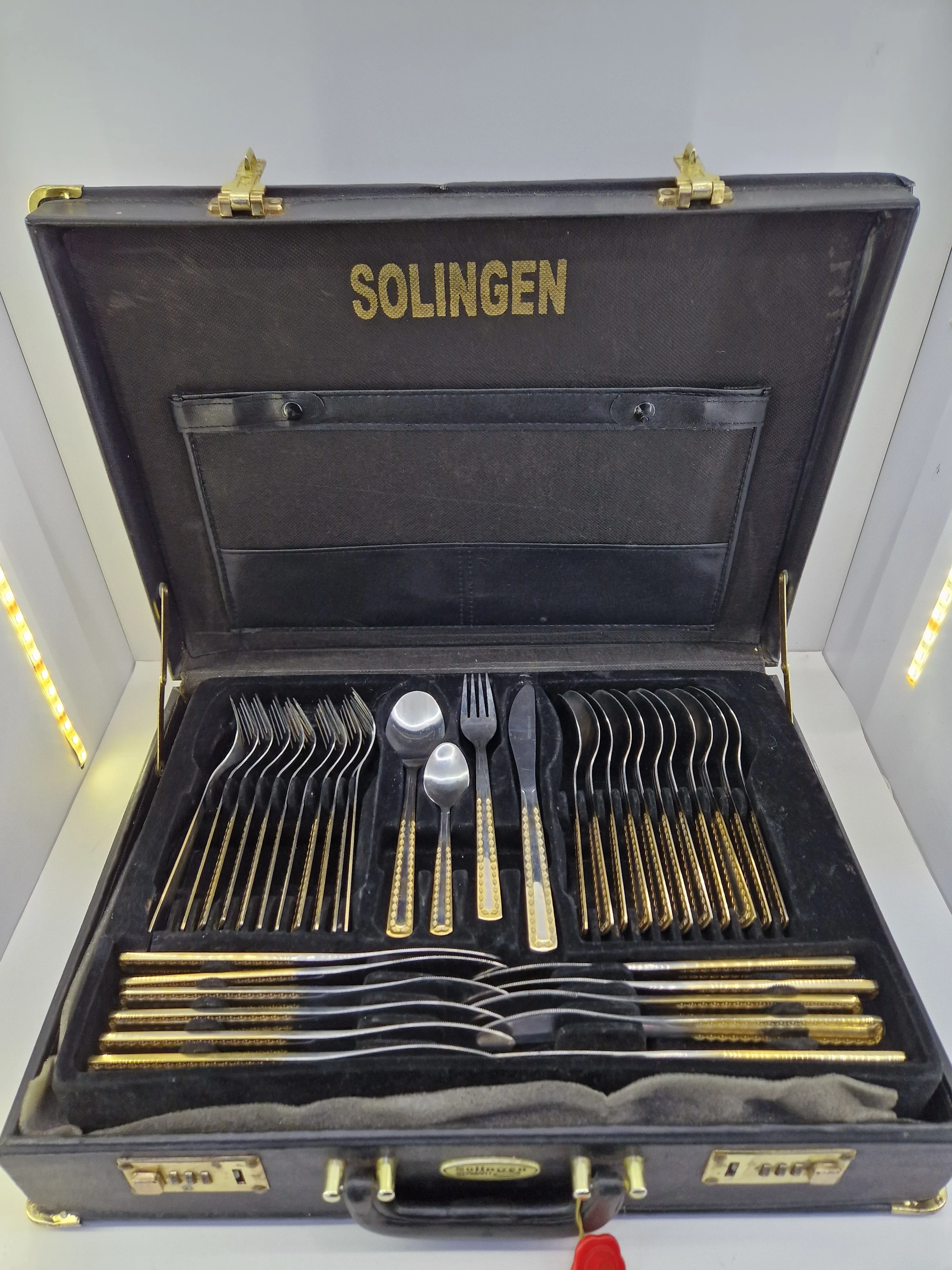 zestaw-sztuccow-solingen-1810-w-walizce-czerwony-dwor-24-gdansk