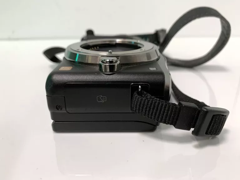 panasonic-lumix-dmc-gf6-lumix-14-42-h-fs-1442a-polecam-w-zestawie-korpus-obiektyw